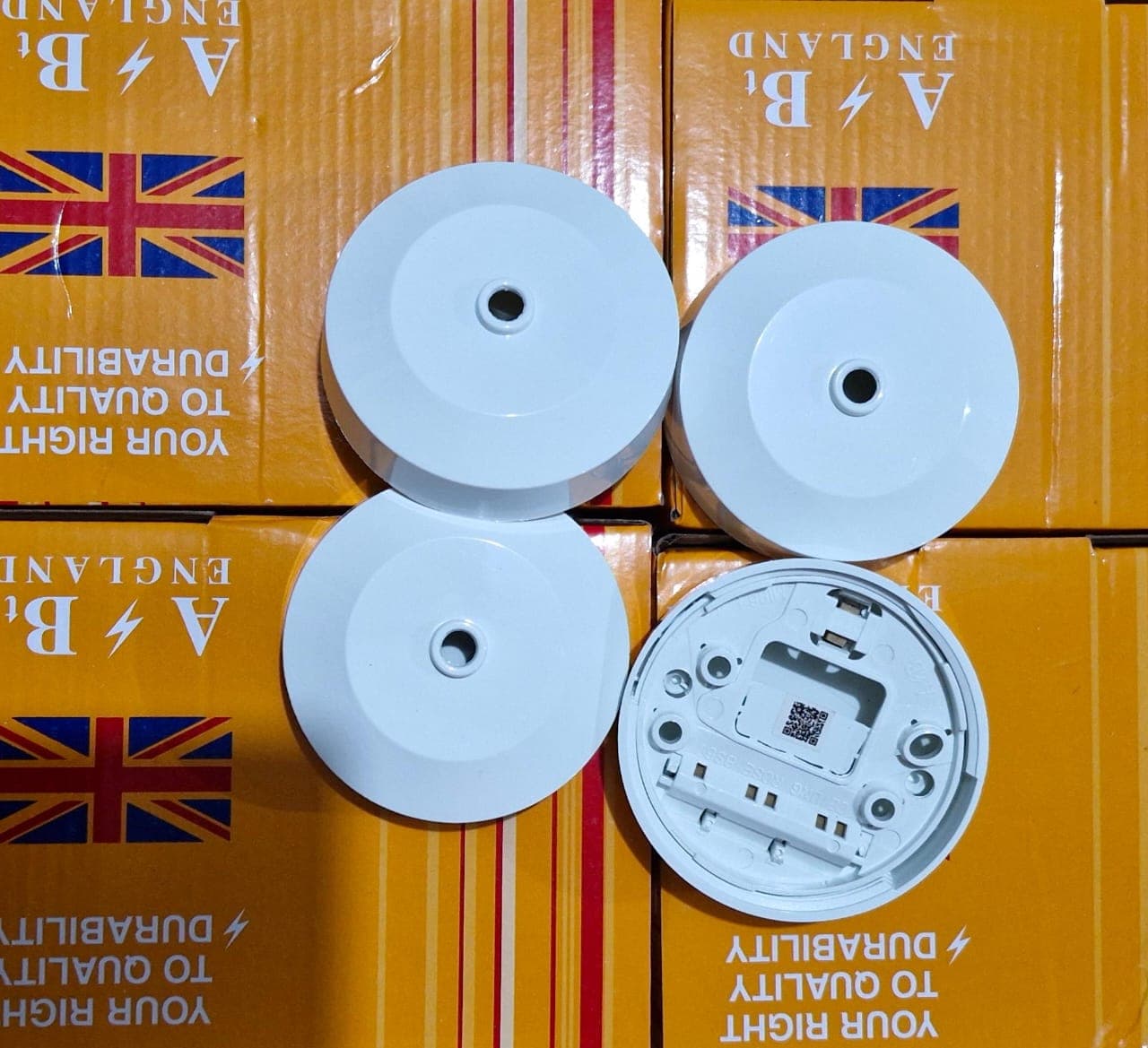 High Quality White A&Bt Ceiling Rose, Durable Electrical Accessories and Fittings for Ceiling Lights. - View 1